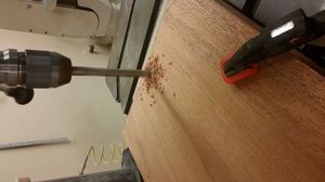 Процесс изготовления стола для собак в форме лакомства