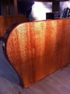 Процесс изготовления стола для собак в форме лакомства