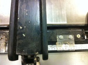 Процесс изготовления стола для собак в форме лакомства