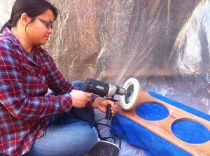 Процесс изготовления стола для собак в форме лакомства