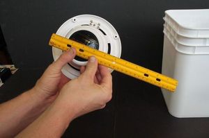 Процесс изготовления бумбокса из корзины