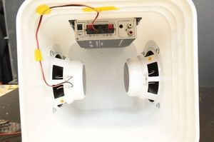 Процесс изготовления бумбокса из корзины