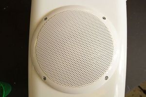 Процесс изготовления бумбокса из корзины