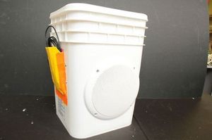 Как сделать бумбокс из хозяйственной корзины