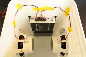 Процесс изготовления бумбокса из корзины