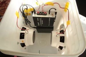 Как сделать бумбокс из хозяйственной корзины