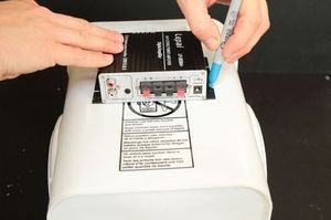 Процесс изготовления бумбокса из корзины