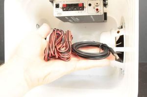 Процесс изготовления бумбокса из корзины