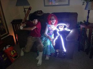 Как сделать самому костюм, излучающий свет