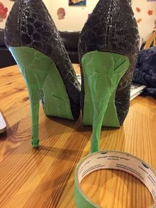 Процесс изготовления туфелек Дороти своими руками