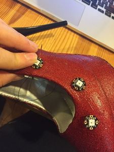 Процесс изготовления туфелек Дороти своими руками