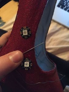 Процесс изготовления туфелек Дороти своими руками