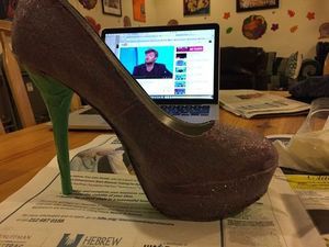 Процесс изготовления туфелек Дороти своими руками