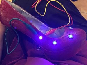 Процесс изготовления туфелек Дороти своими руками