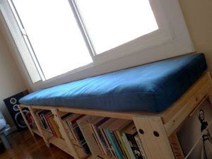 Скамейка-полка из деревянного стеллажа