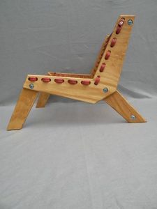 Стул ищ фанеры и резинового шланга