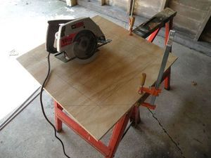 Процесс изготовления креативного стула из фанеры и шлангов