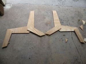 Процесс изготовления креативного стула из фанеры и шлангов