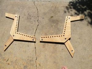 Процесс изготовления креативного стула из фанеры и шлангов