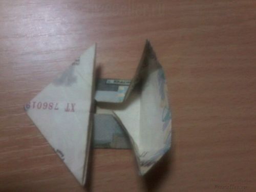 Как сделать лягушку из купюры в технике оригами.