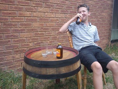 Столик-подставка из винной бочки