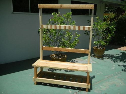 Как сделать стойку для садового инвентаря.