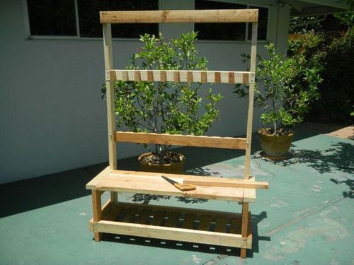 Как сделать стойку для садового инвентаря.