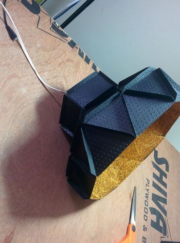 Стильный светильник из бумаги