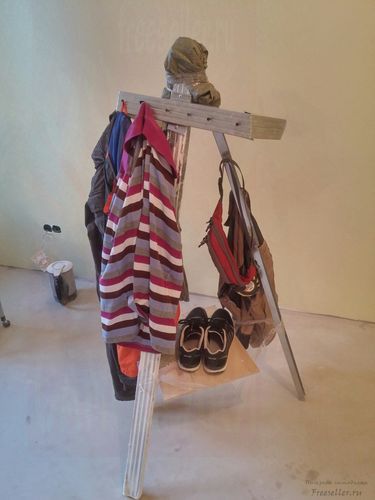 Простейшая строительная вешалка из профилей из гипсокартона