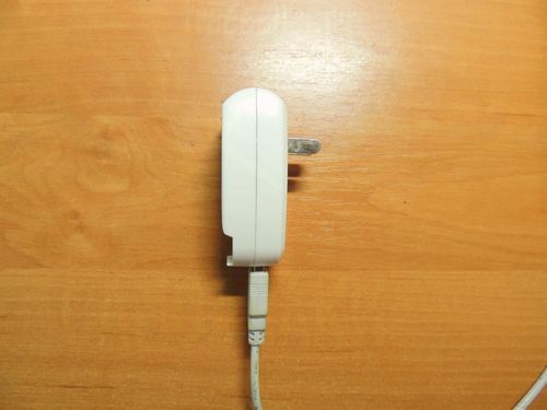 Старое зарядное устройство от китайского айфона.