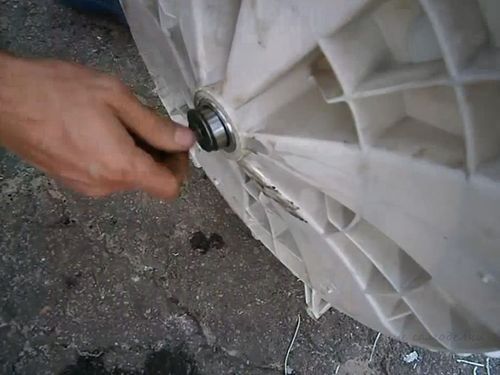 Процесс замены подшипника барабана стиральной машины Indesit