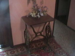 Столик чугунный из старой швейной машины