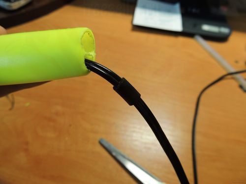 Процесс ремонта клеевого пистолета