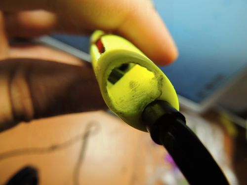 Процесс ремонта клеевого пистолета