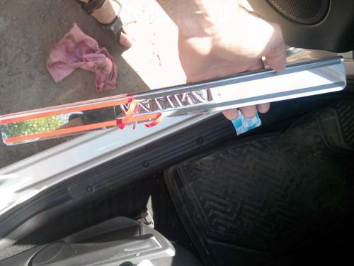 Установка накладок на пороги Калина 2