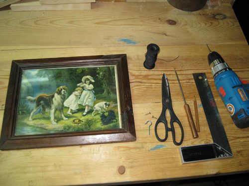 Простой способ повесить картину наклонно