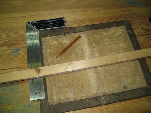 Простой способ повесить картину наклонно