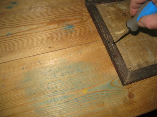 Простой способ повесить картину наклонно