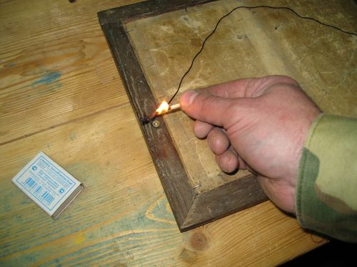 Простой способ повесить картину наклонно