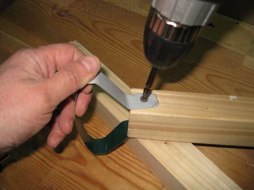 Скребок для чистки штамбов плодовых деревьев своими руками - процесс изготовления