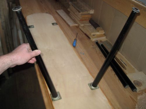 Процесс изготовления стола с ножкам т советского телевизора