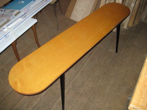 Самодельный столик с ножками от телевизора