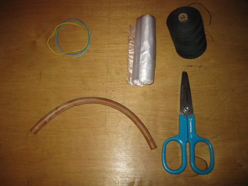 Процесс изготовления простого водяного затвора для домашнего виноделия