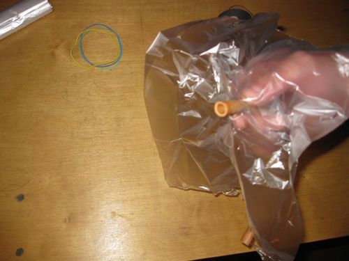 Процесс изготовления простого водяного затвора для домашнего виноделия