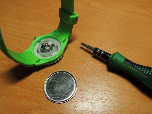 Делаем самодельный браслет для мелких деталей и саморезов