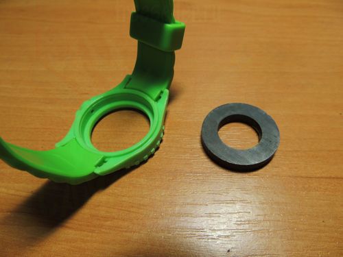 Делаем самодельный браслет для мелких деталей и саморезов