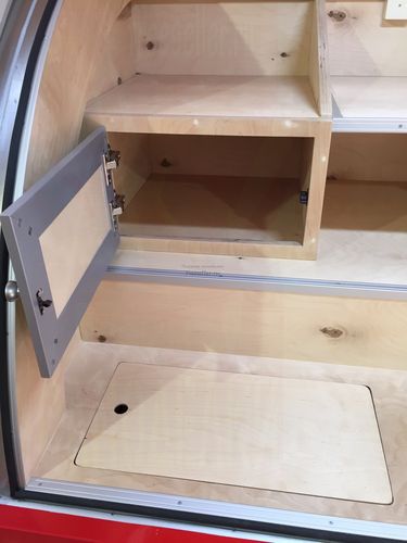 Как сделать прицеп Капля (Teardrop) своими руками. Полки и наполнение