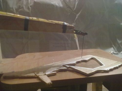 Выпиливание светильника самодельным электролобзиком