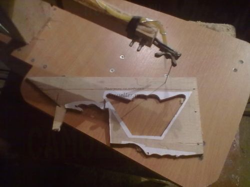 Выпиливание светильника самодельным электролобзиком