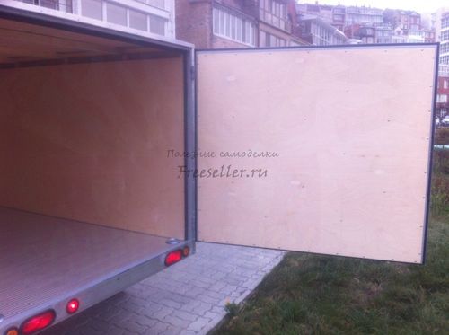 Грузовой фургон на базе легкового прицепа